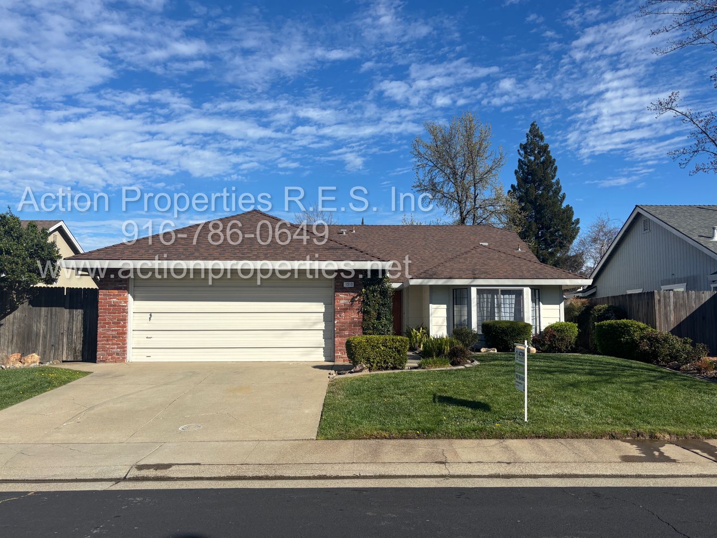 Roseville House: 1310 Pilgrims Drive