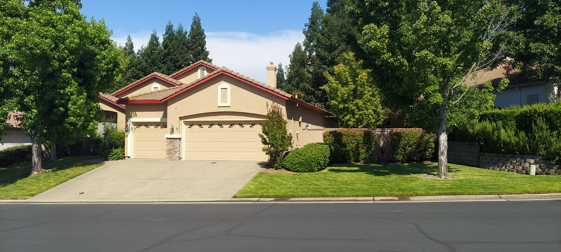 Roseville House: 1142 Sinclair Way