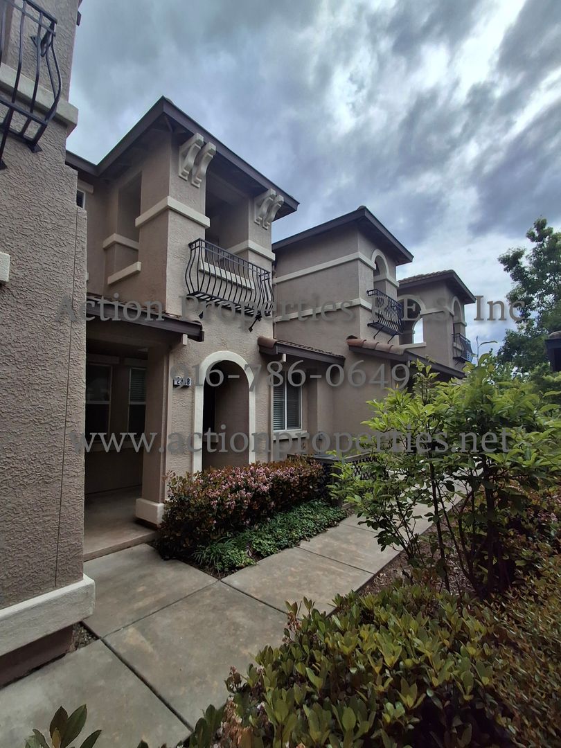 Lincoln Condo: 2308 Las Palomas Loop