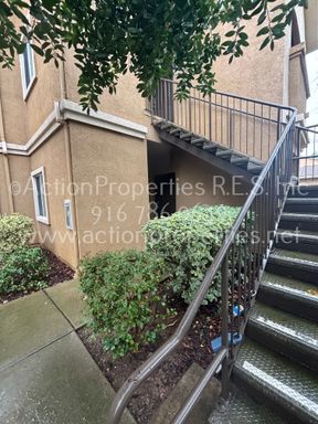 Gated Reserves - 3 Bed, 2 Bath -Downstairs - Access to Pool, Gym, and More! 2 Assigned Parking – photo 1