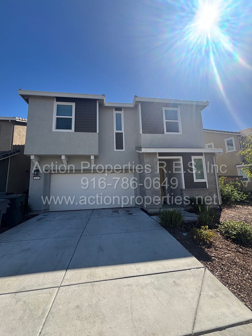 Lion Street 1611 1 of 12