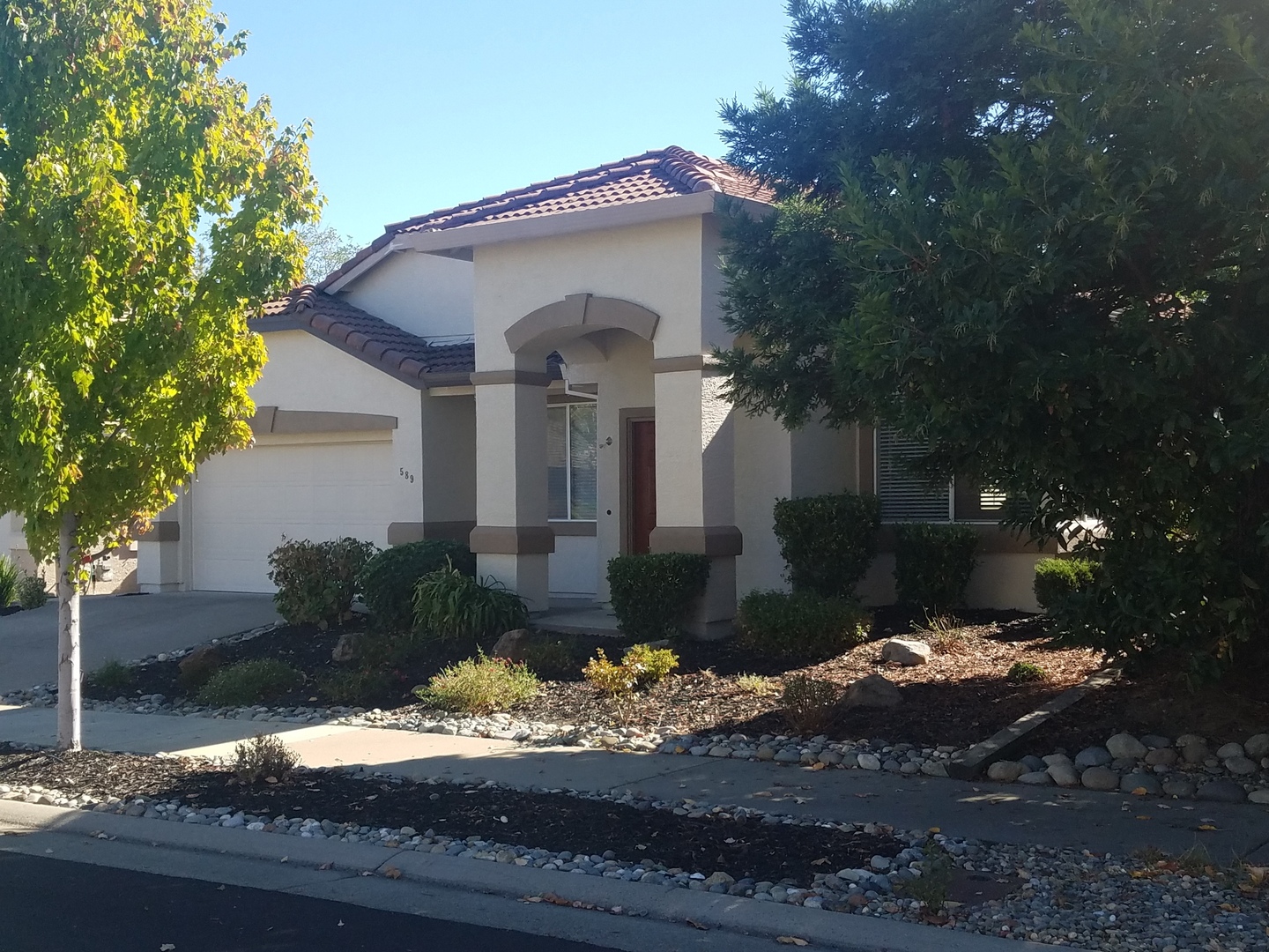 Roseville House: 589 Alden Way