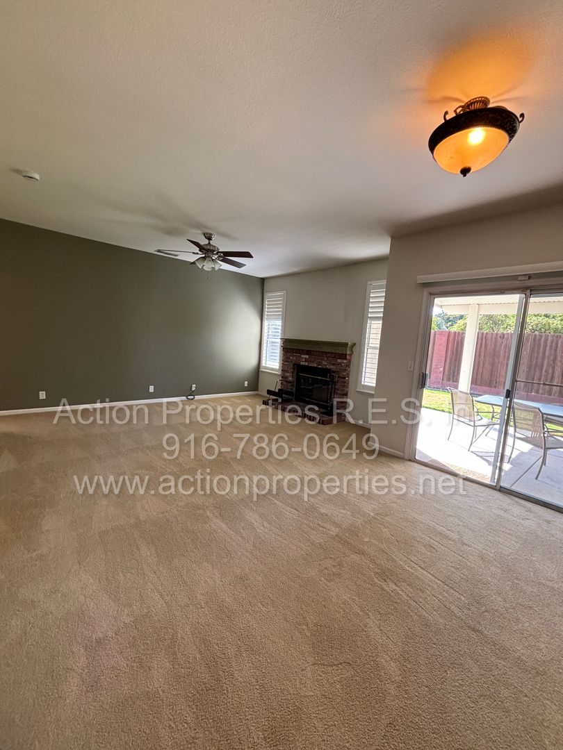 Cowan Court 505 3 of 8