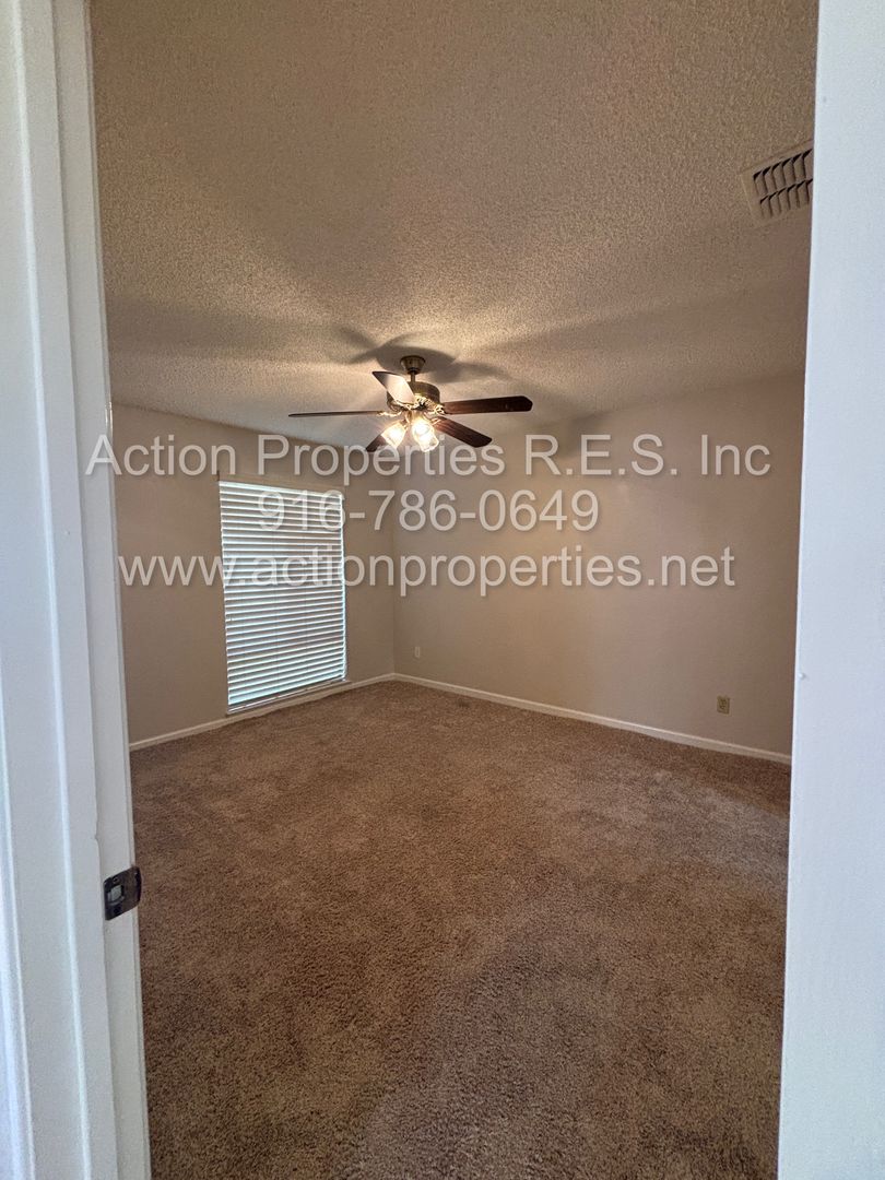 Village Oaks Drive 5110 7 of 8