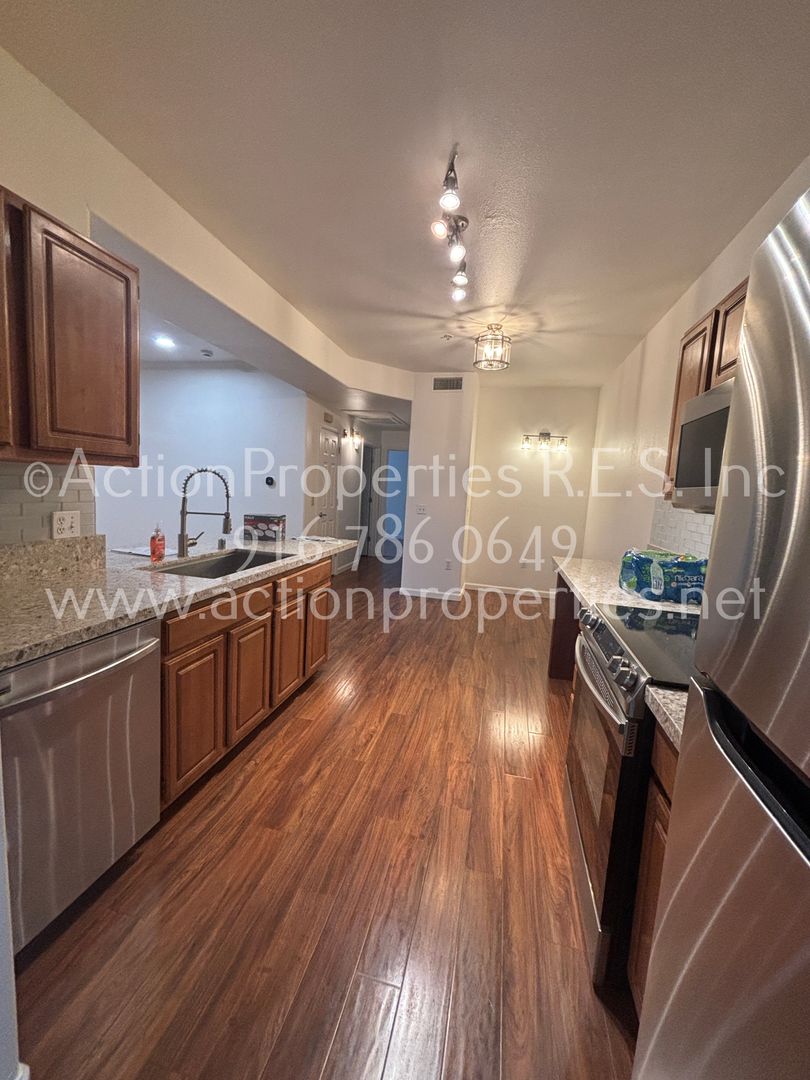 Gibson Drive 501 Unit #1914 8 of 8