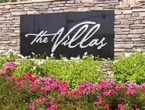 The Villas @ Woodcreek Oaks, 3 Bedroom 2 Bath, 1 Attached Garage, 1 detached Garage, New Paint & New Flooring – photo 1