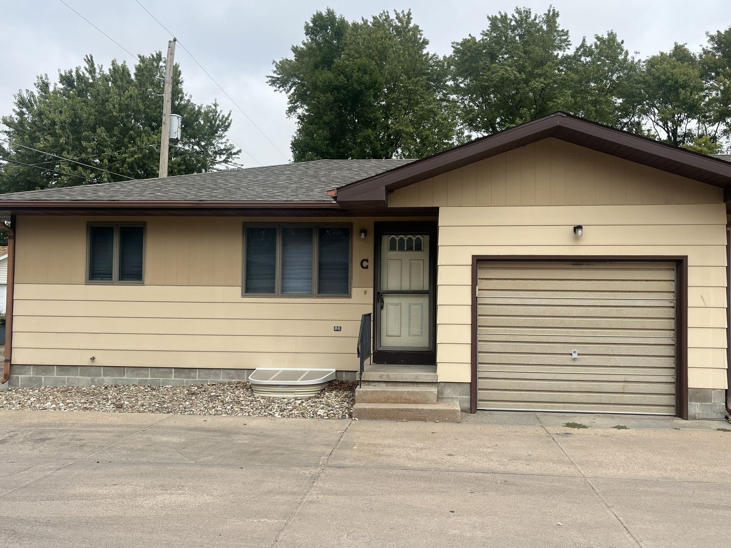 Grand Island Apartment: 2204-2206 N Custer Ave
