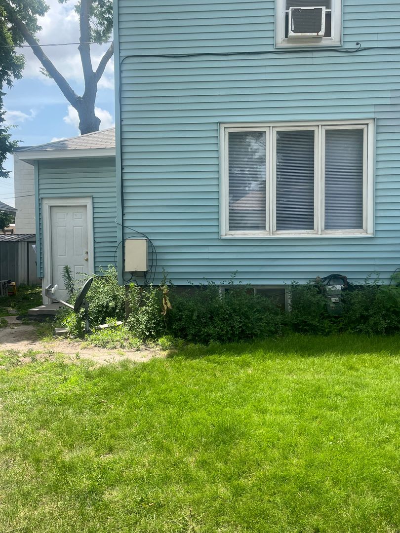 Grand Island Apartment: 422 N Cleburn St