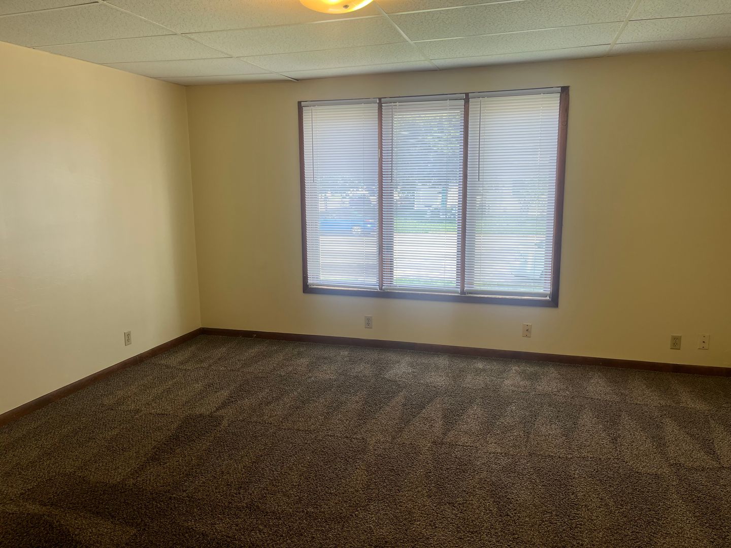Grand Island Apartment: 422 N Cleburn St