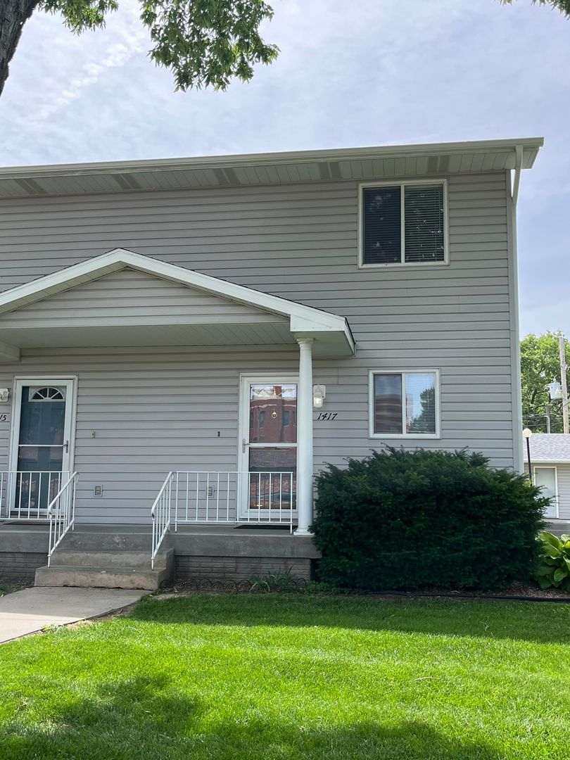 Grand Island House: 1417 W Charles St