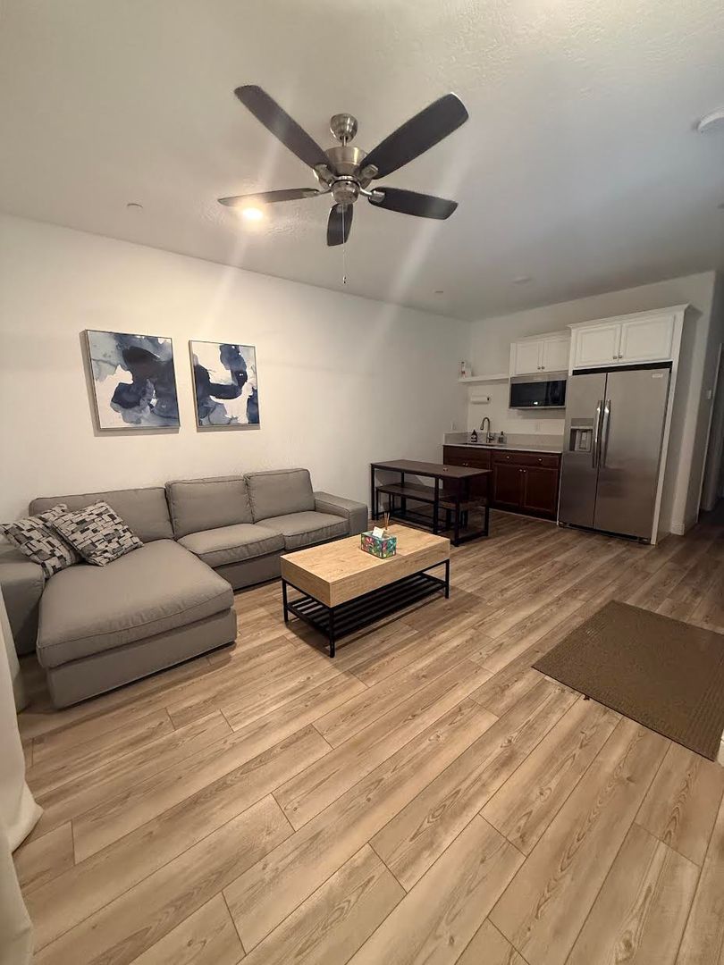 Visalia House: 3741 N SUMMERS CT #B VISALIA