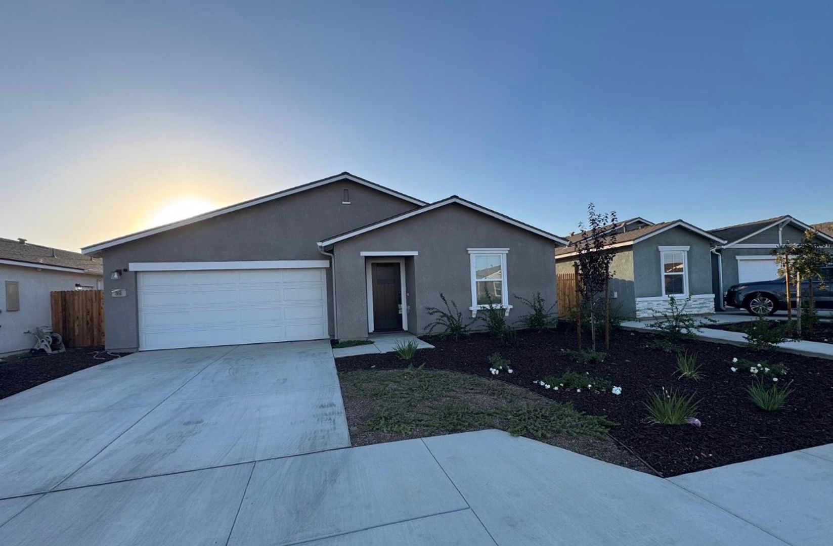 Tulare House: 861 N Ocean St, Tulare, CA 93274