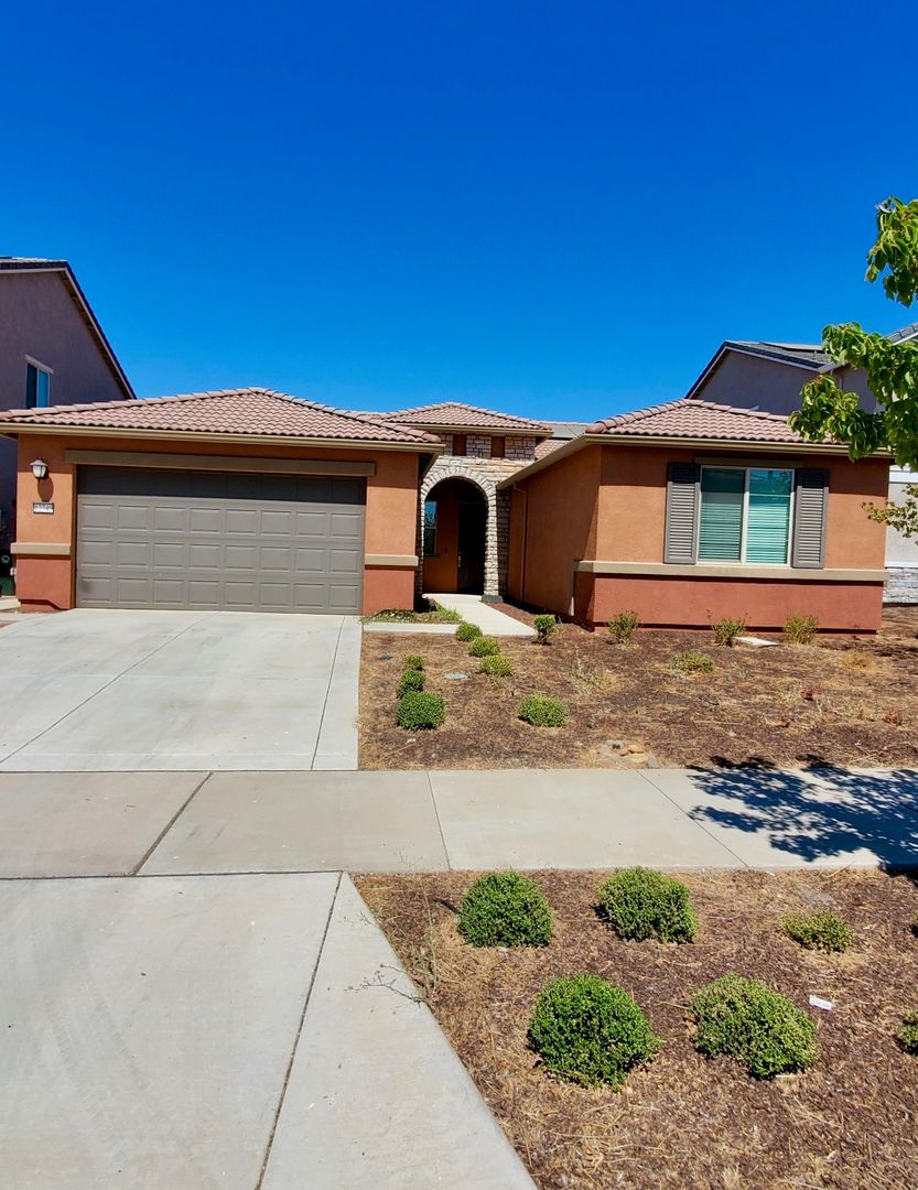 Rancho Cordova House: 12749 Thorntonhall Dr, Rancho Cordova, CA 95742