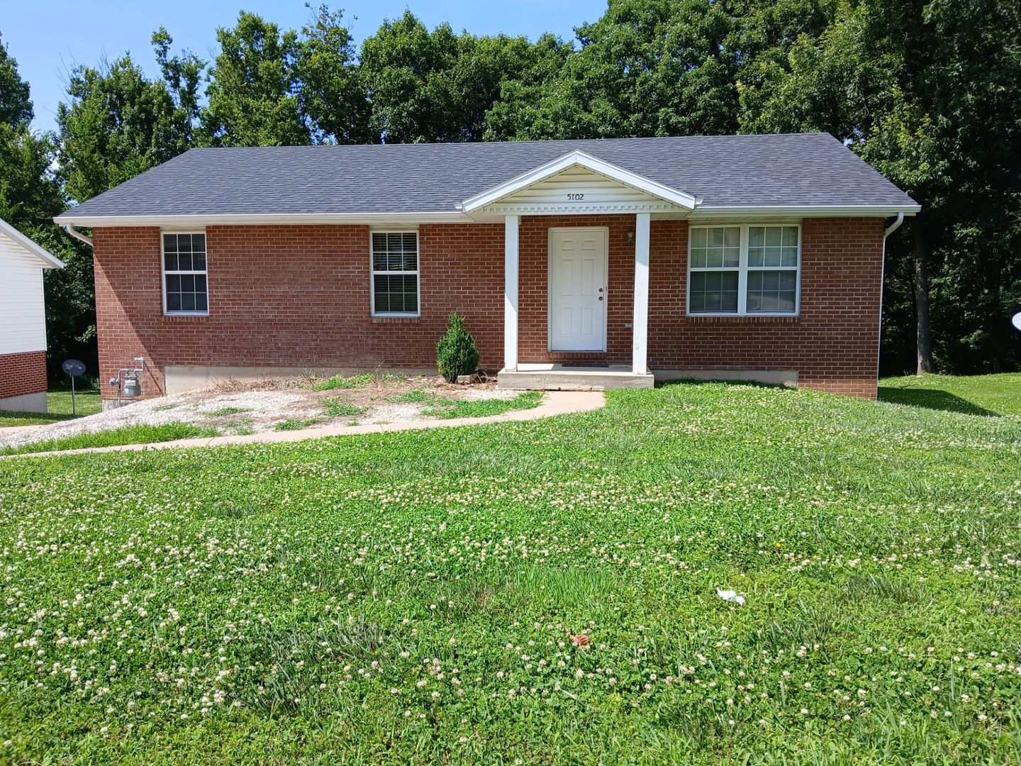 Jefferson City House: 5102 Charm Ridge