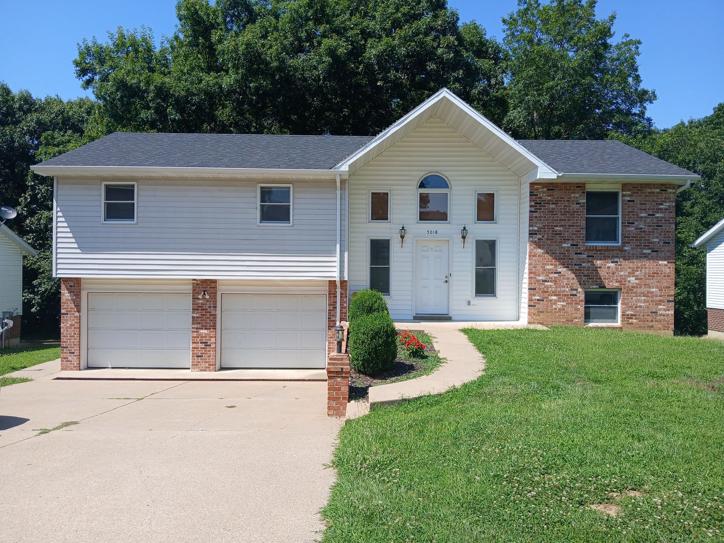 Jefferson City House: 5018 Charm Ridge