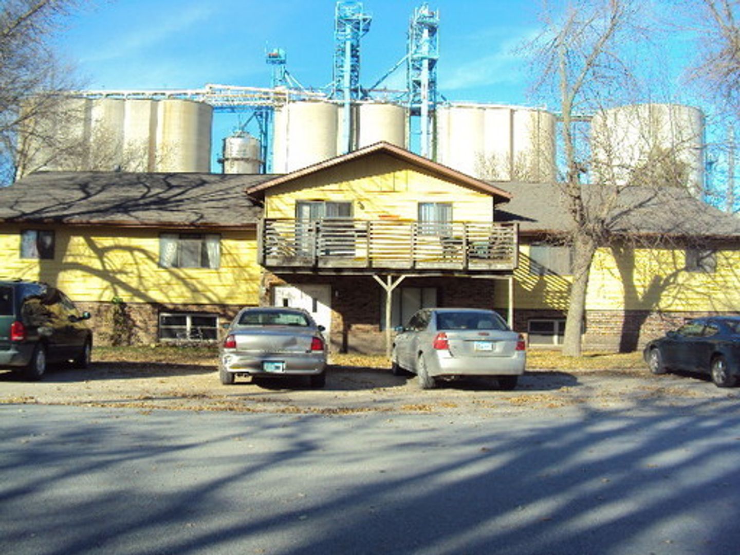 Duncombe Apartment: 606 Cedar St