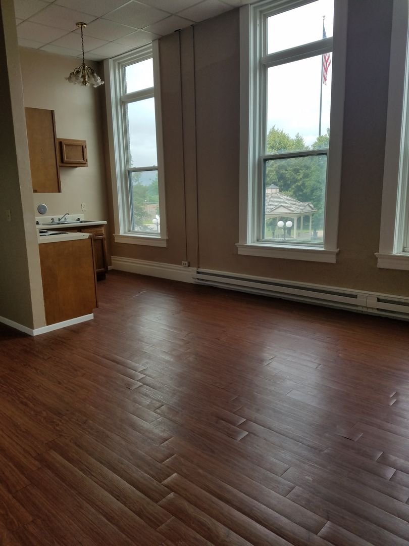 Fort Dodge Apartment: 516 Central Ave