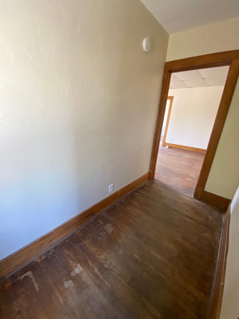Fort Dodge Apartment: 913 3rd Ave N
