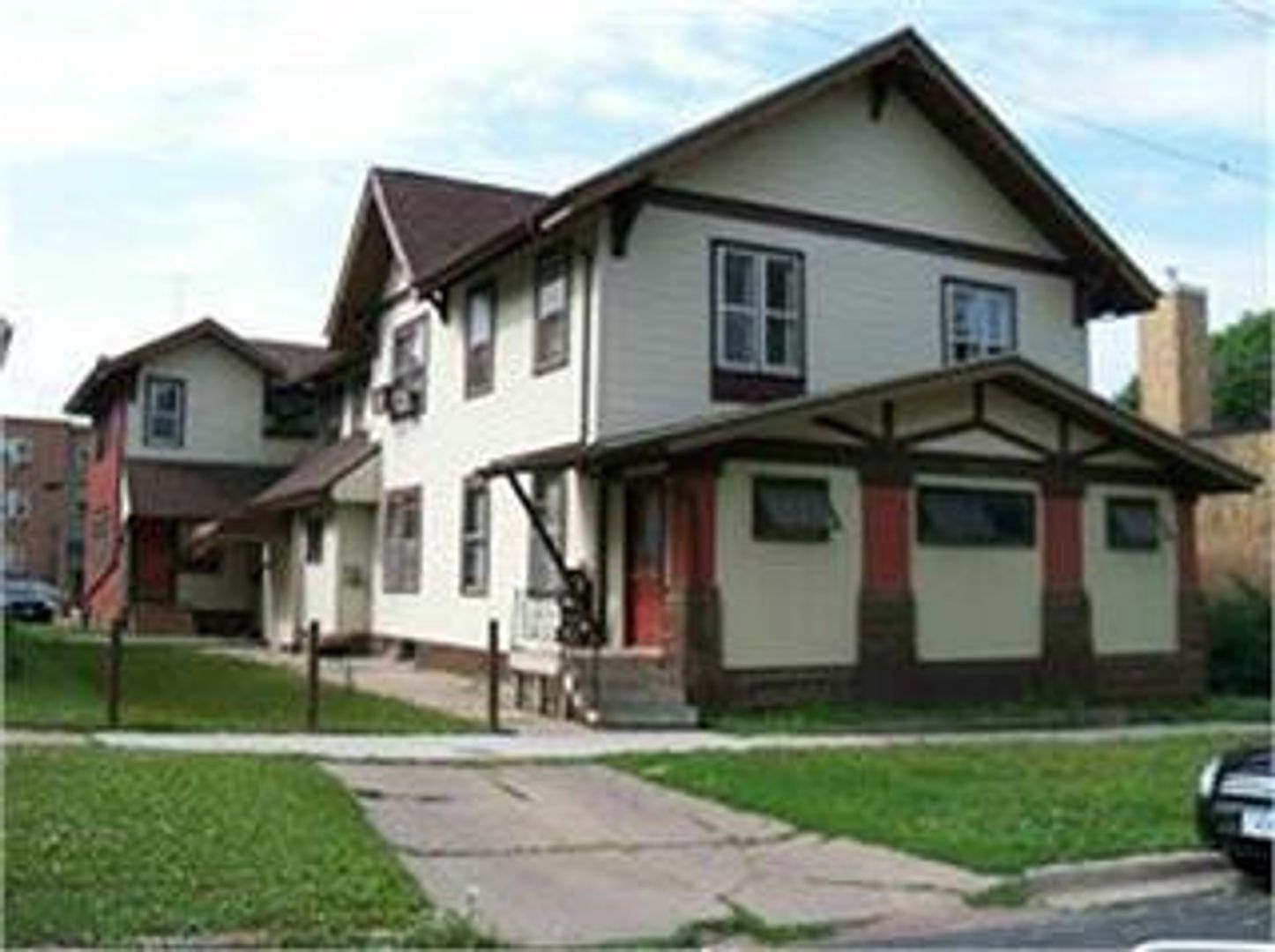 Fort Dodge Apartment: 913 3rd Ave N