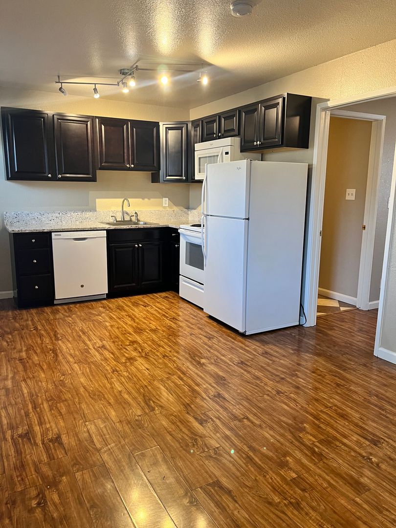 Sparks Apartment: 417 11th Street