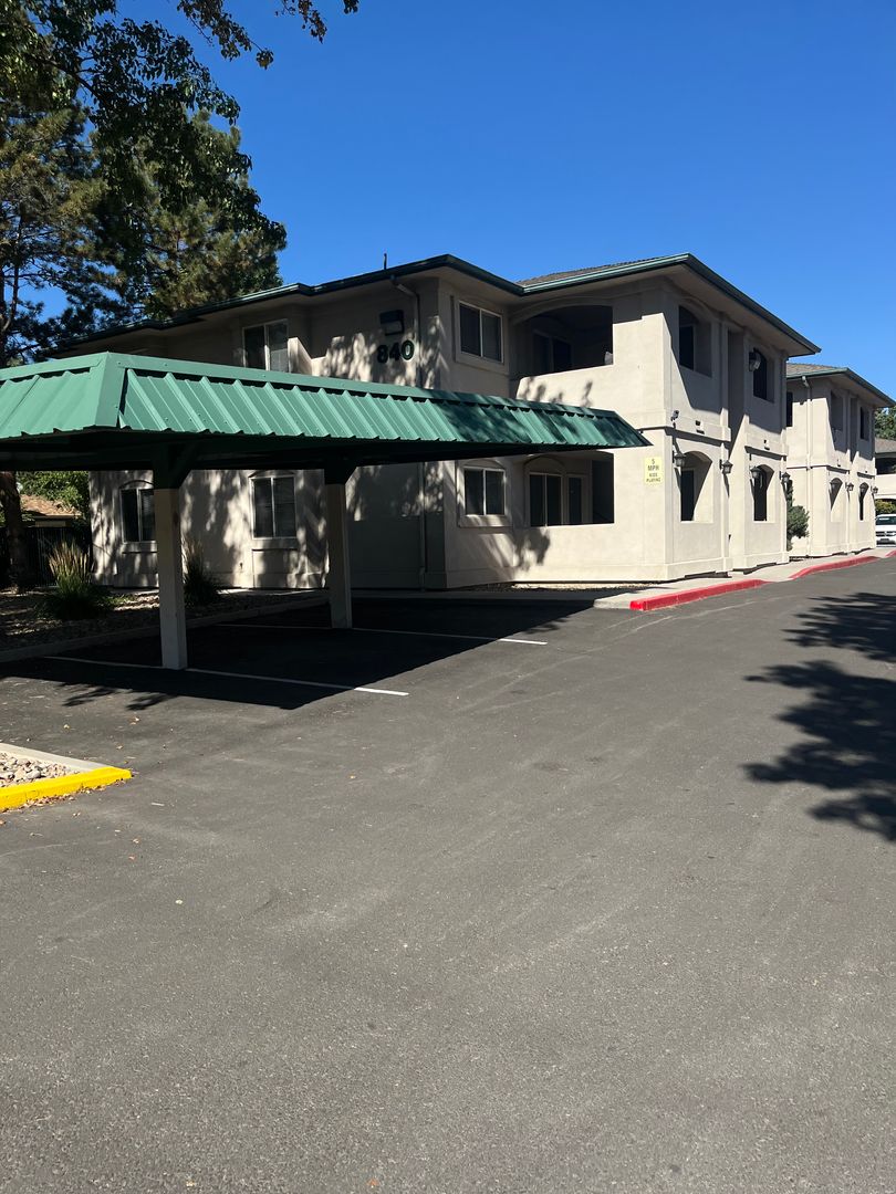 Sparks Apartment: 830 G Street