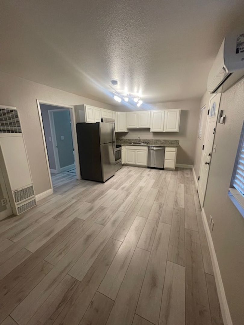 Sparks Apartment: 417 11th Street