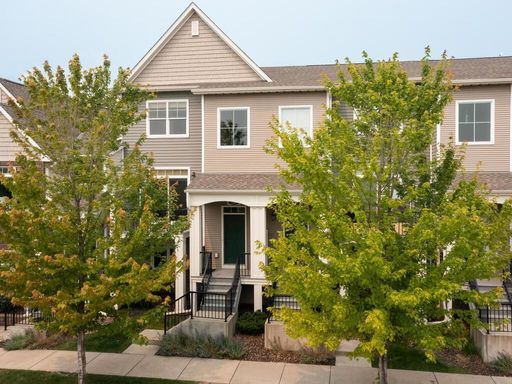 Exceptional Maple Grove 4 bed, 3 bath spacious townhome for rent. – photo 1