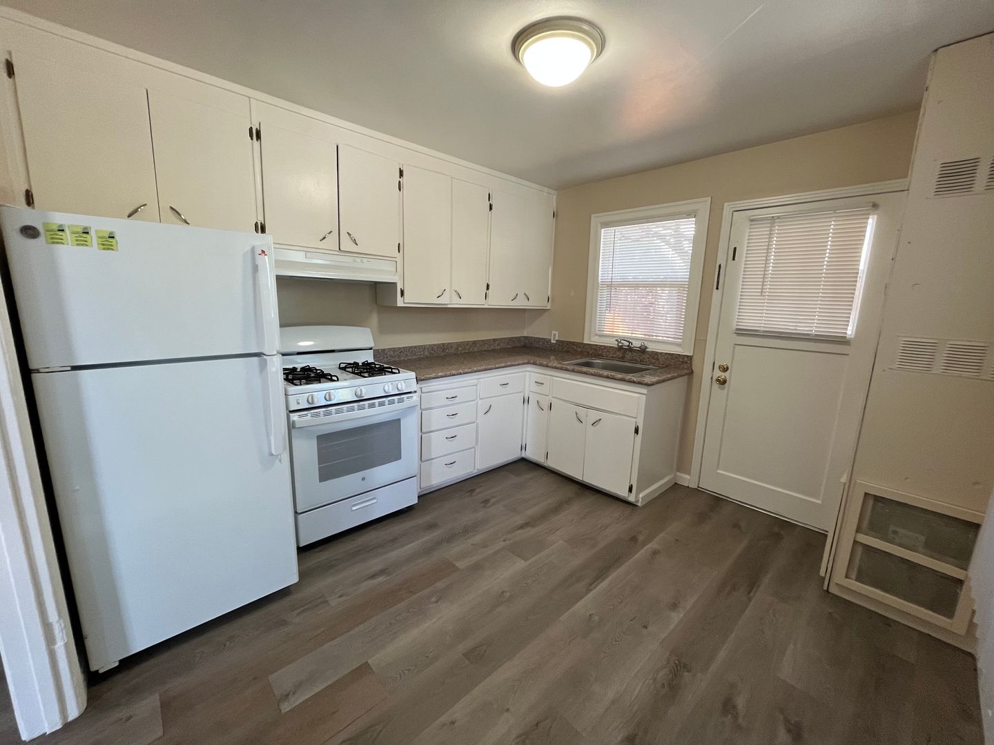 Redwood City Apartment: 120 & 126 Redwood Ave