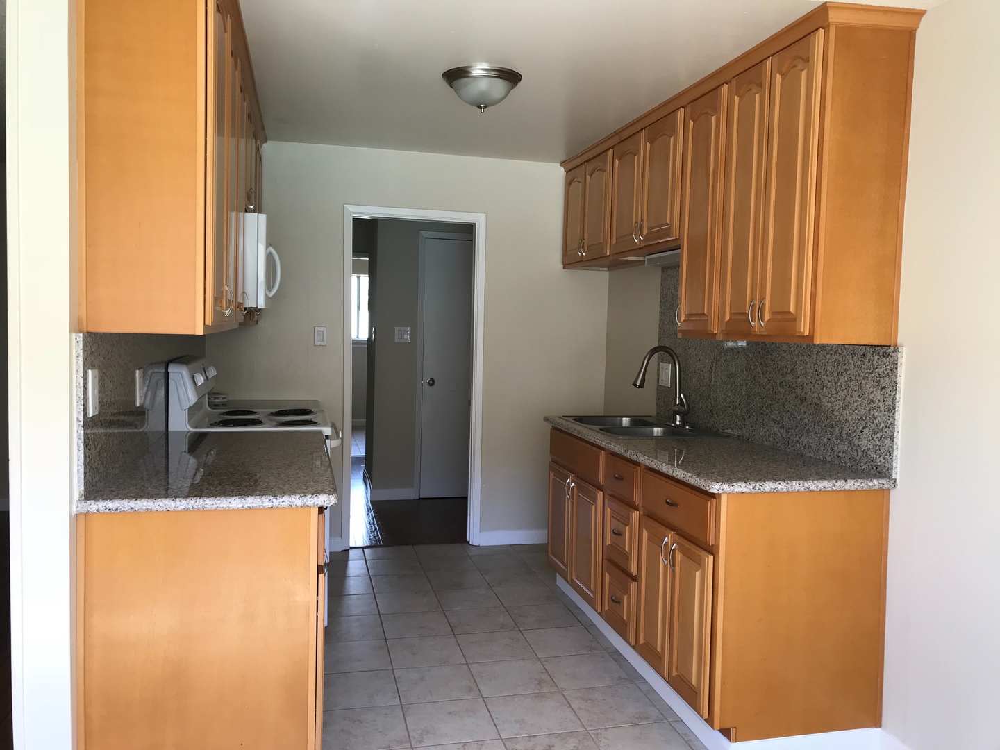 East Palo Alto Apartment: 315 E. O'Keefe St.