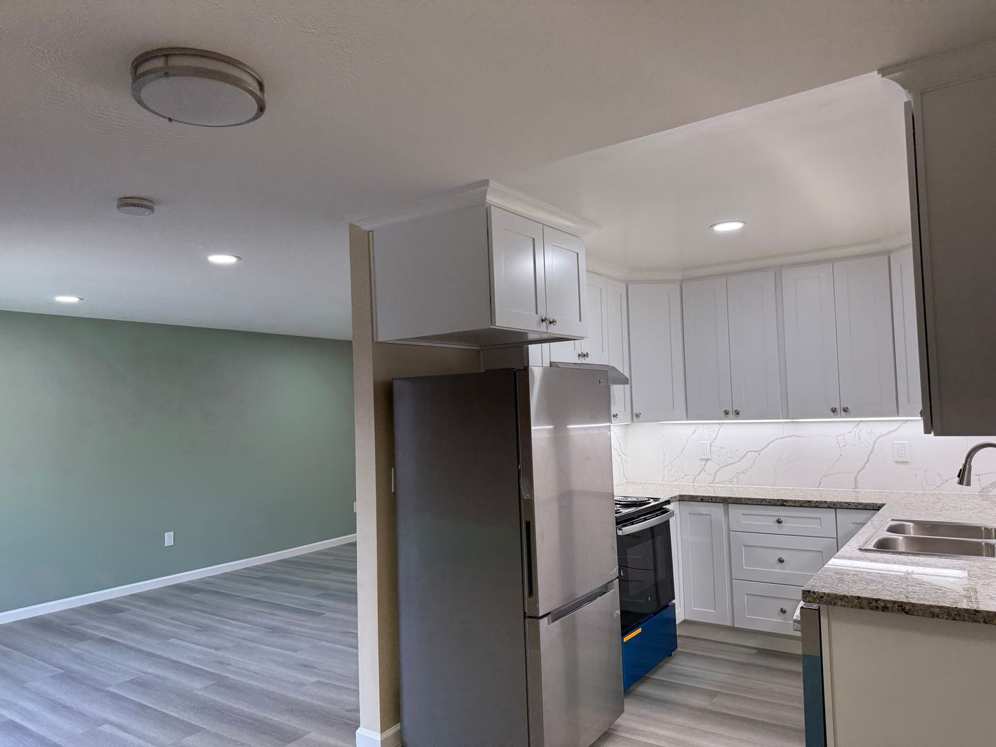 East Palo Alto Apartment: 315 E. O'Keefe St.