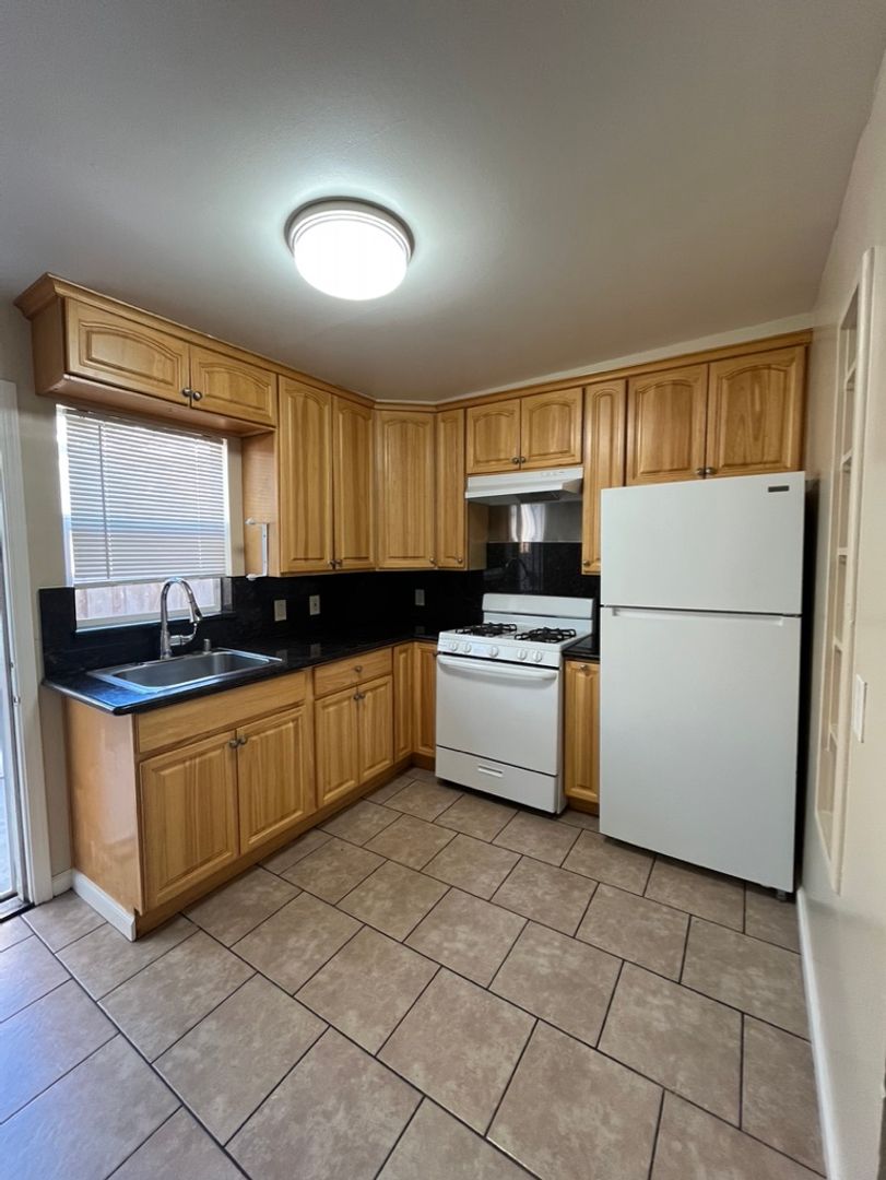 Redwood City Apartment: 120 & 126 Redwood Ave