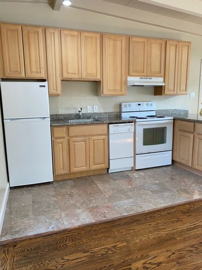 Menlo Park Apartment: 1943 Euclid Ave.