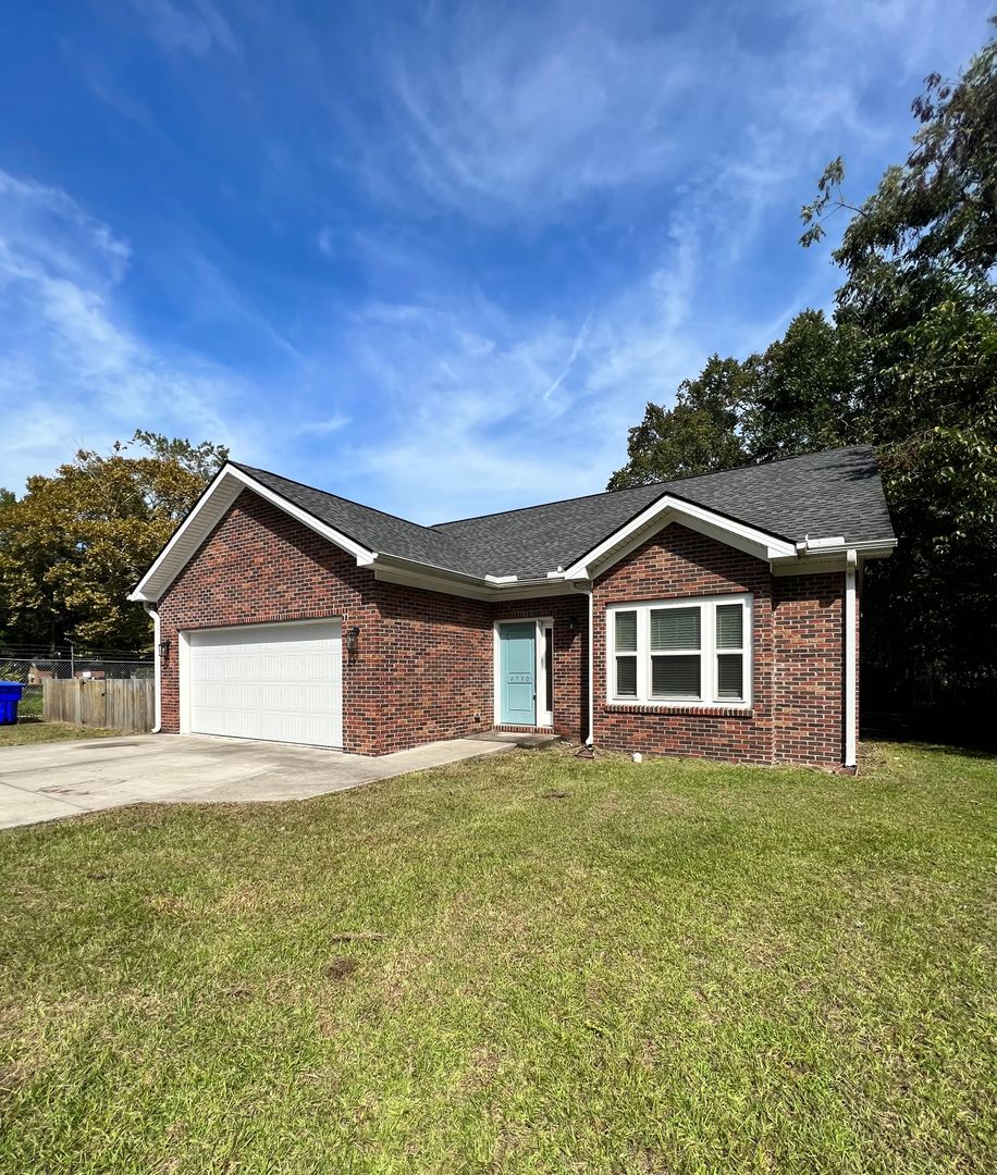 North Charleston House: 4730 Mint Ave