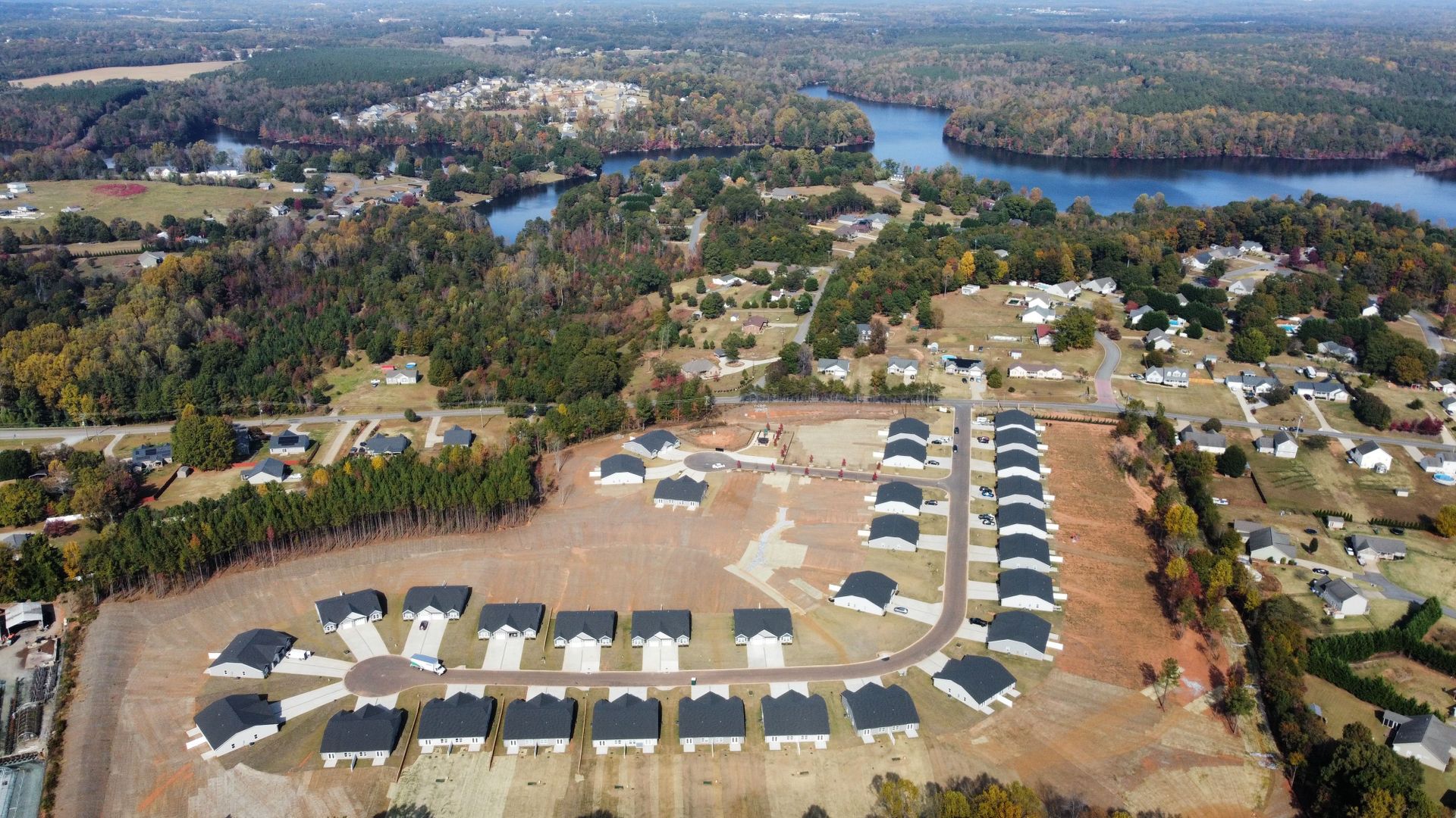 Wellford Multiplex: 707 Jessica Miley Lane