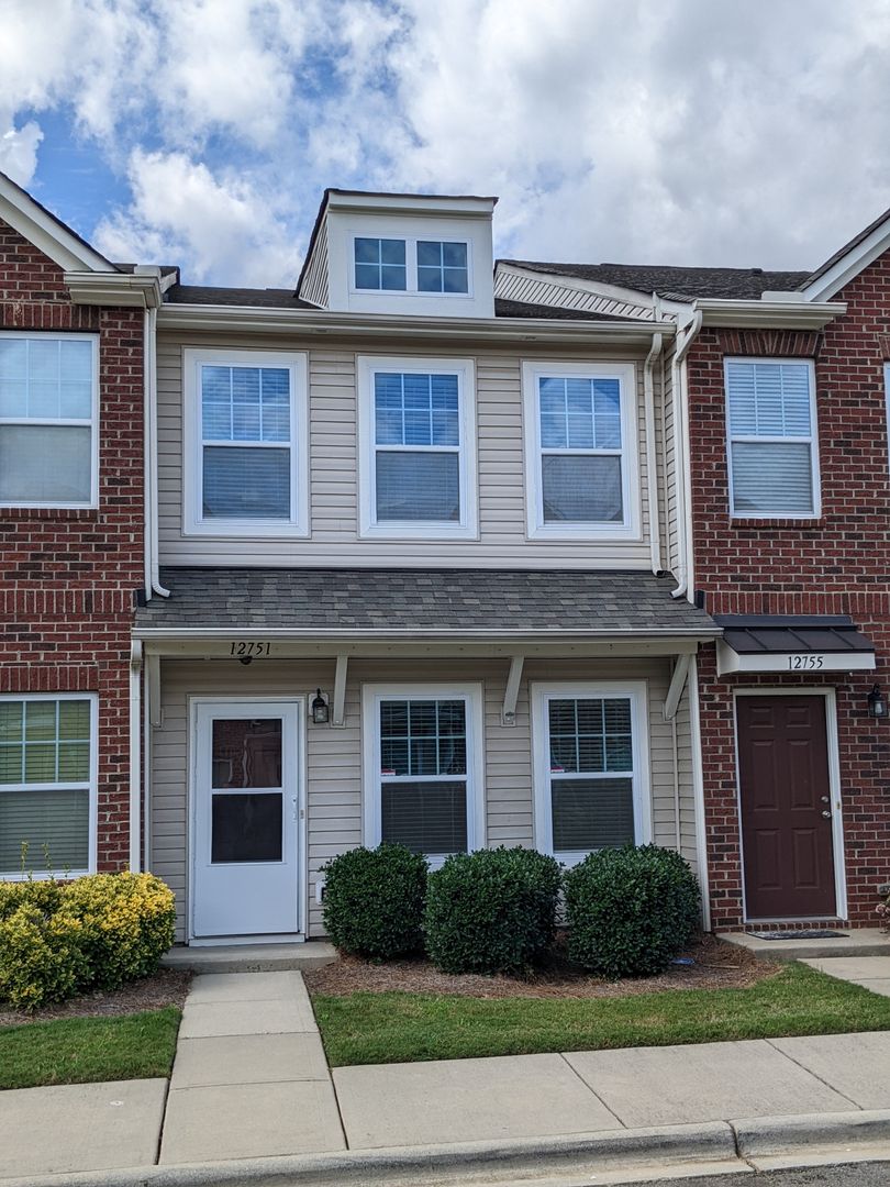 Charlotte Townhome: 12751 Livengood Ln