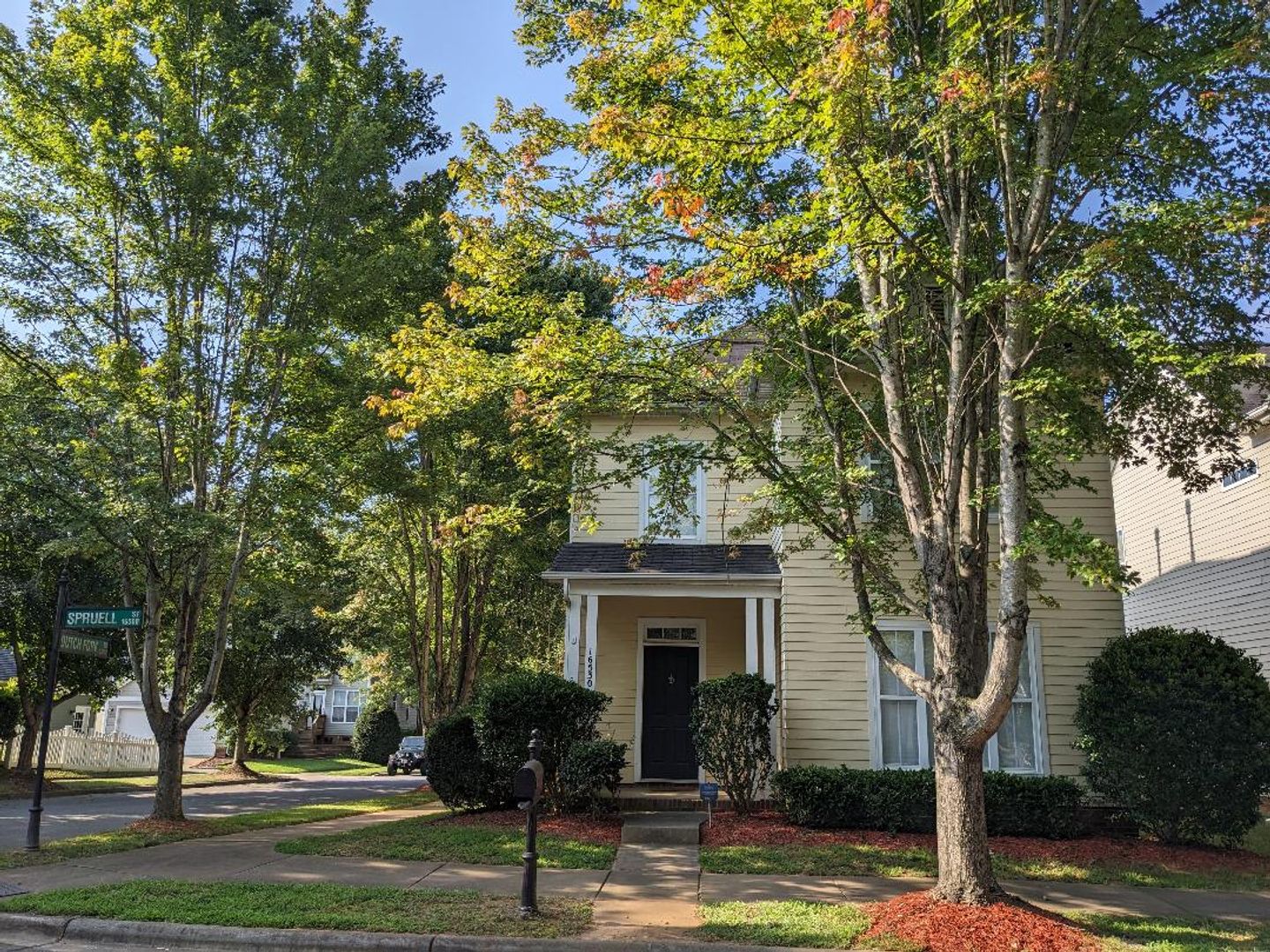 HUNTERSVILLE House: 16530 Spruell Street