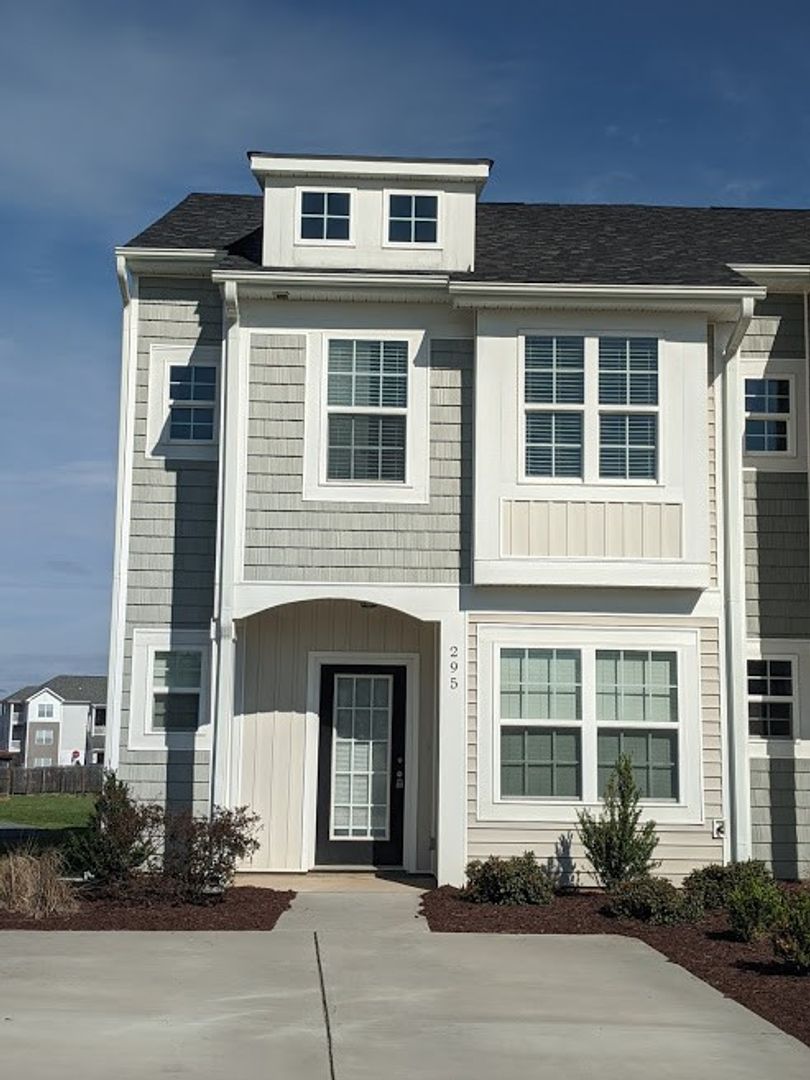 Concord House: 295 Halton Crossing