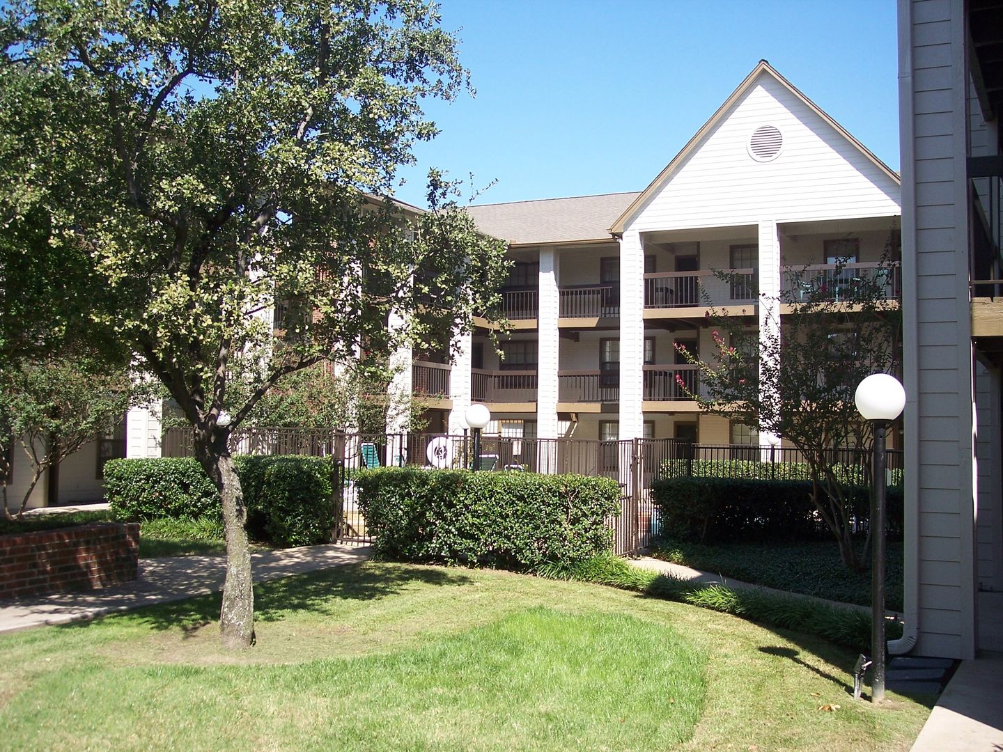 Denton Apartment: 218 North Texas Blvd