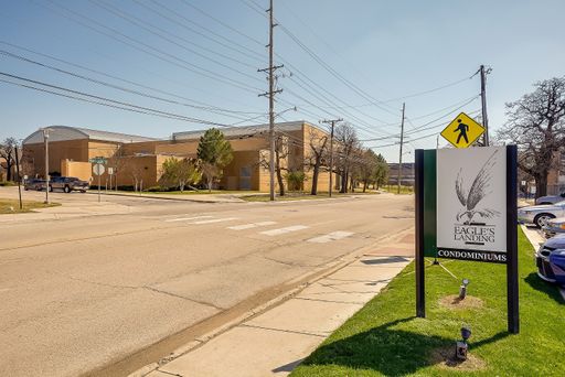 *** WALK TO UNT *** – photo 1