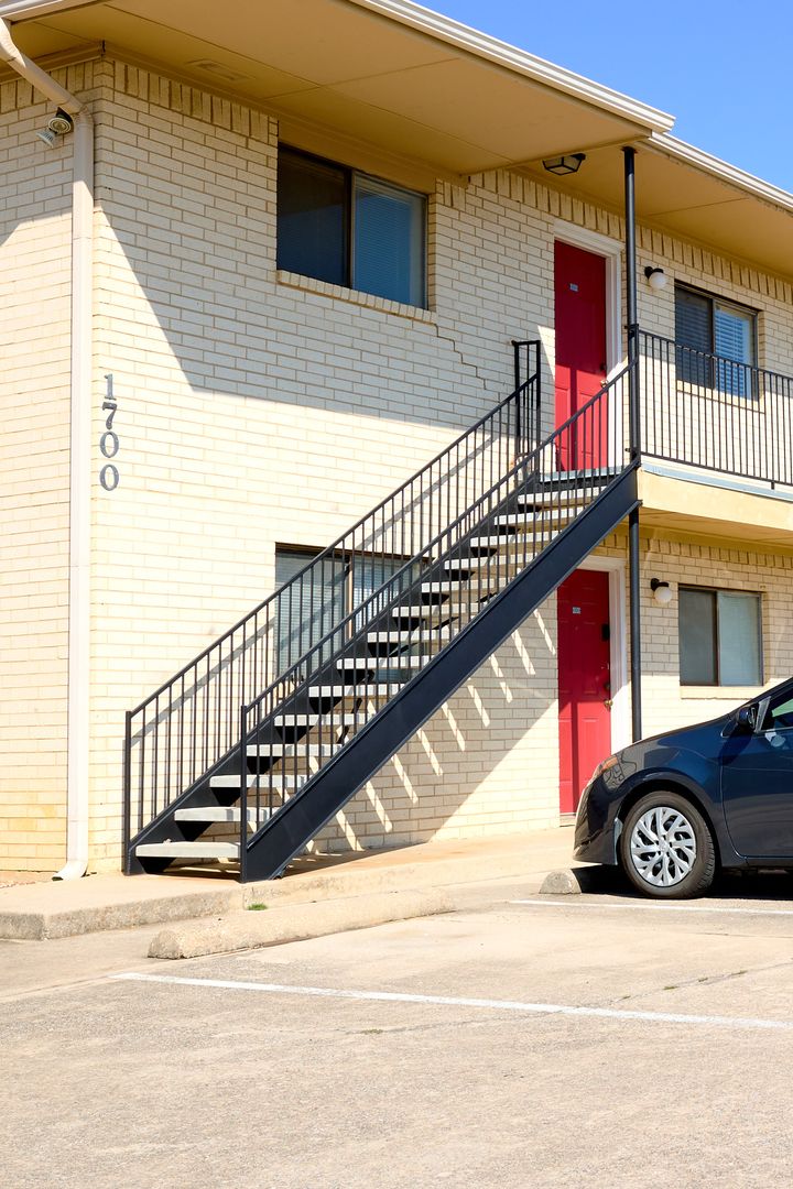 Denton Apartment: 1700 West Hickory