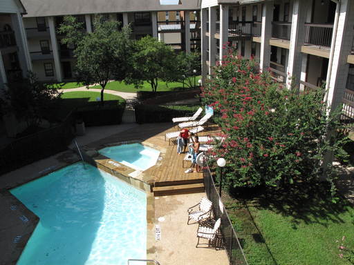 ***WALK TO UNT-FULLY UPGRADED *** – photo 1