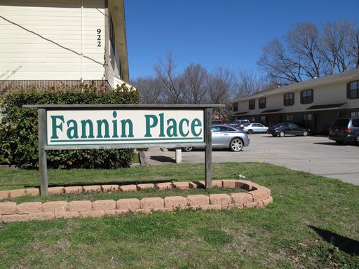 *** Town Home Close to UNT and the Square*** – photo 1