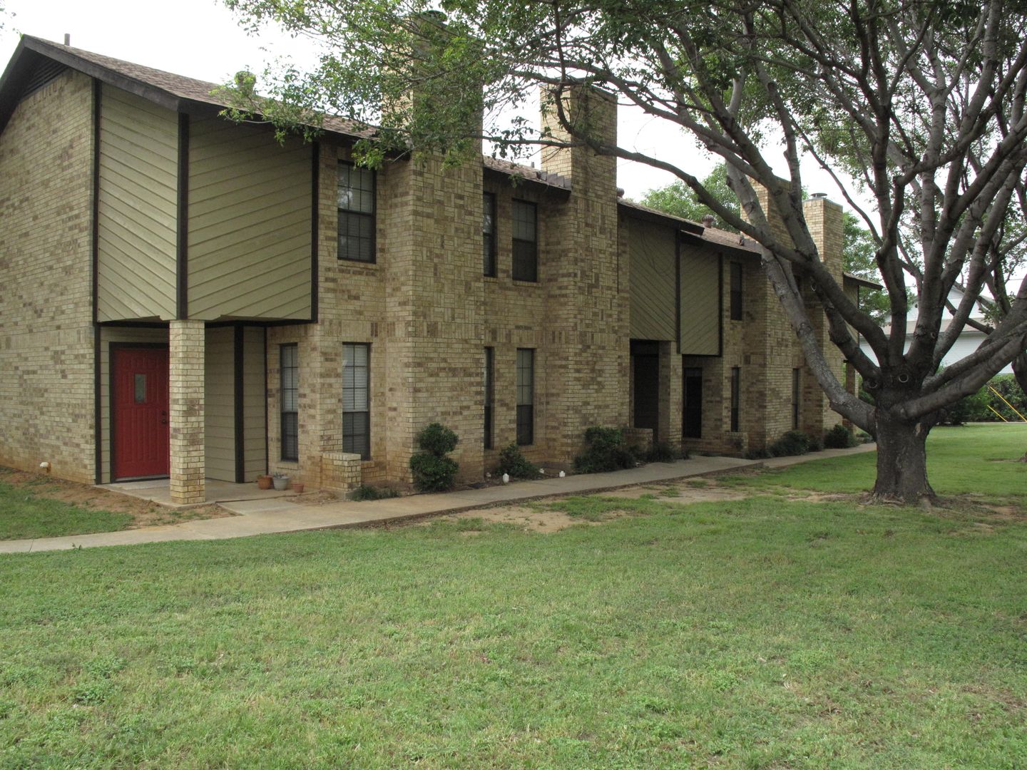 Denton Townhome: 900B Kilkenny Court