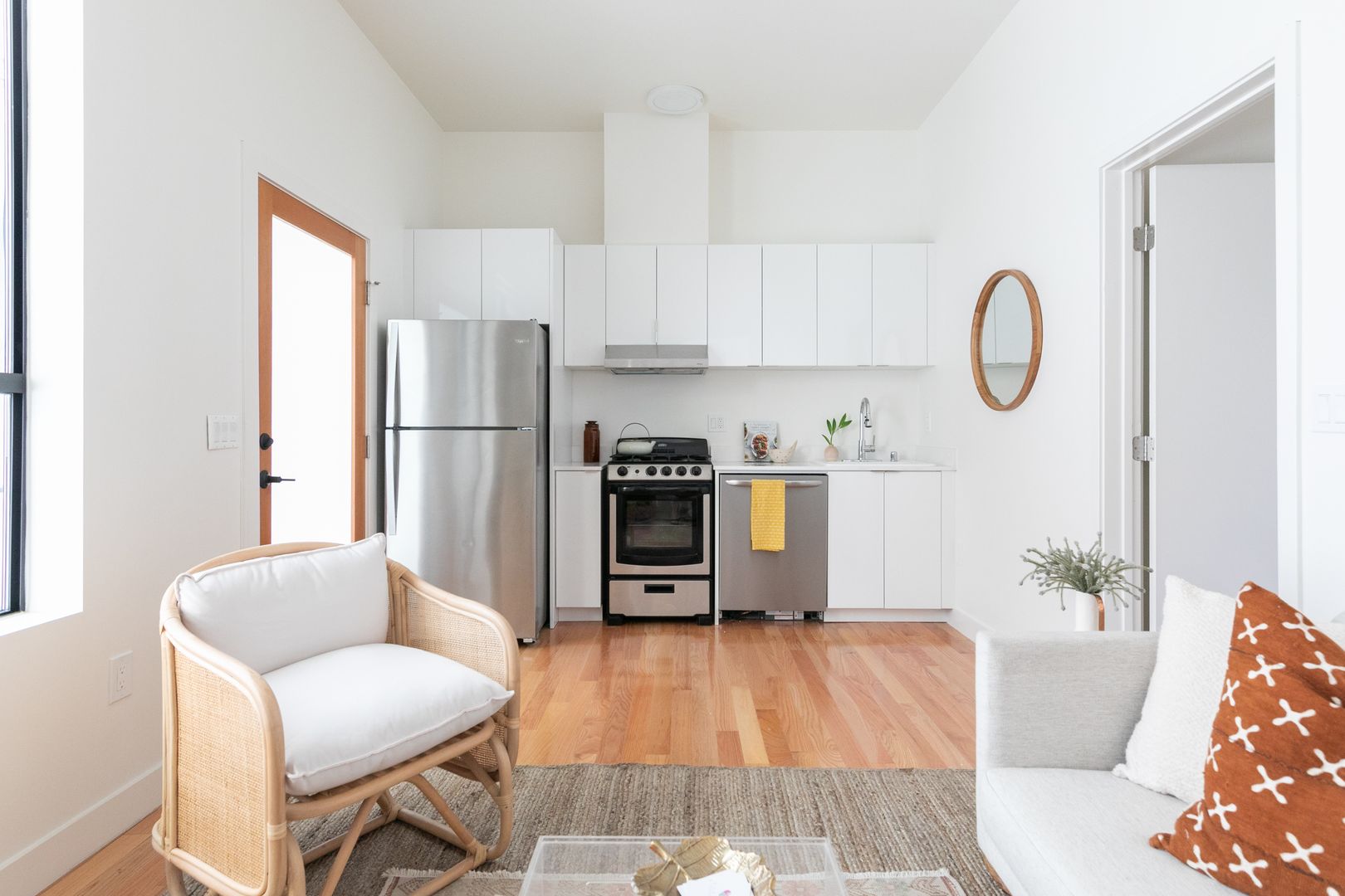 LOS ANGELES Apartment: 121 N BERENDO ST