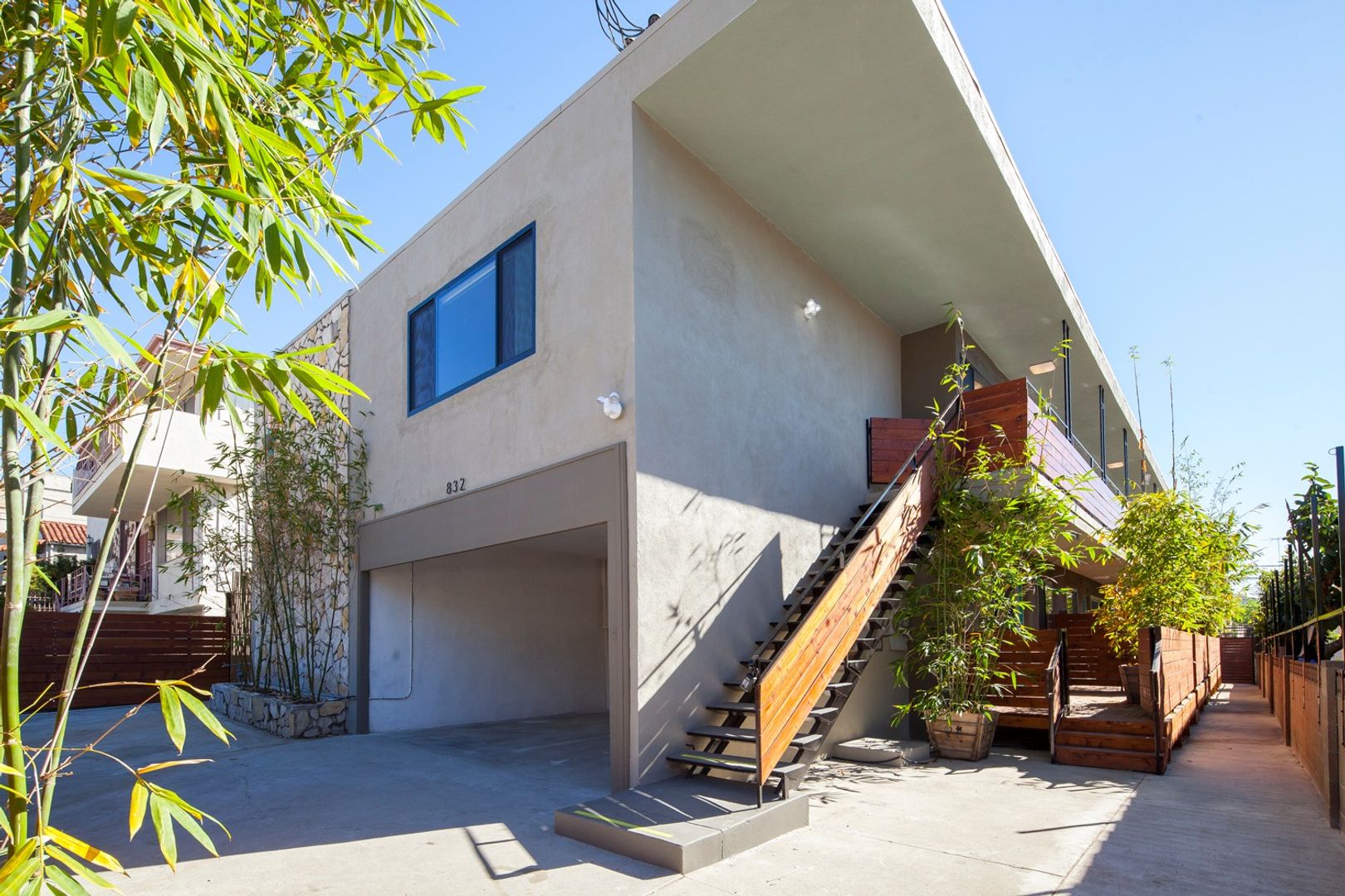LOS ANGELES Apartment: 832 N. BEAUDRY AVE.