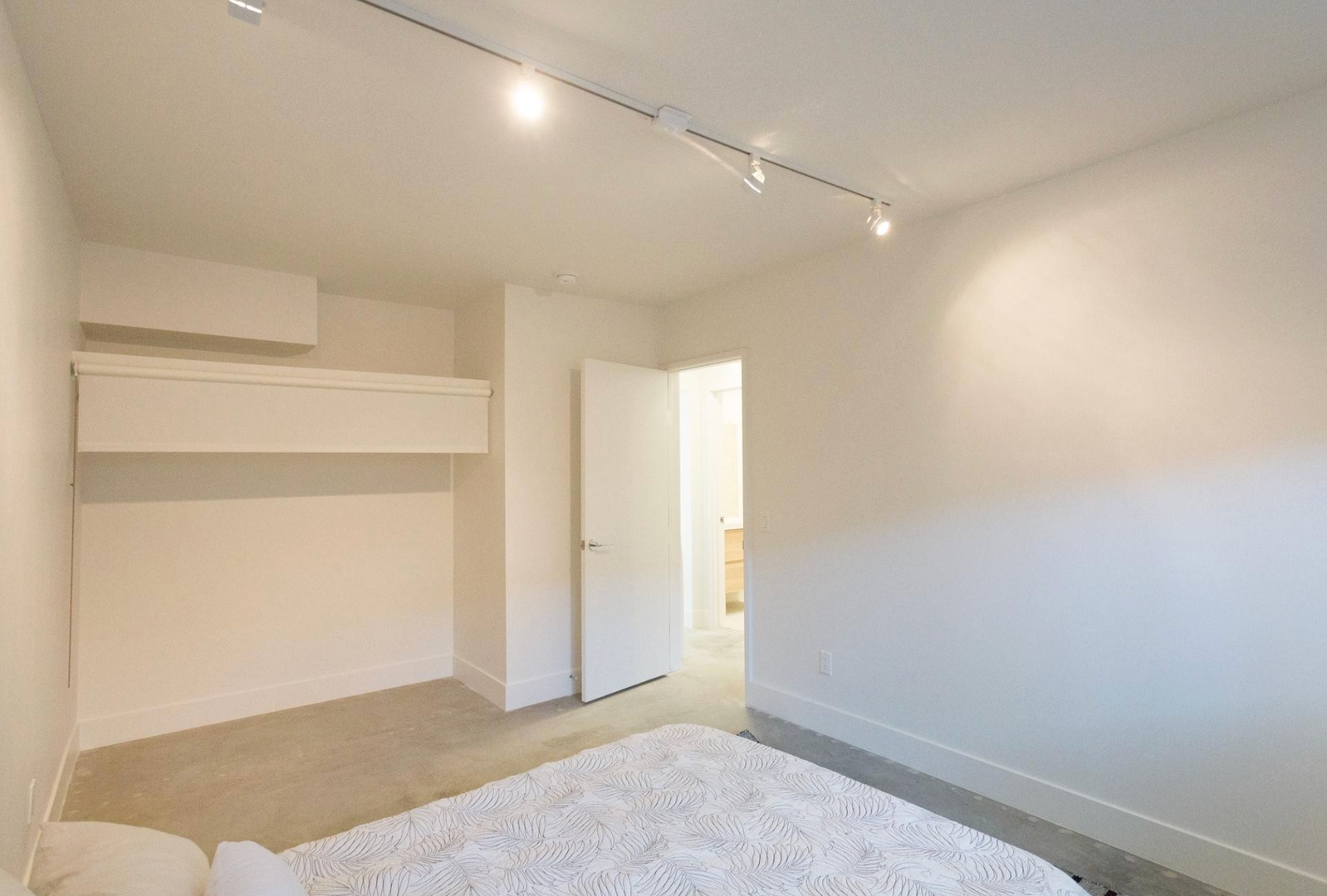 LOS ANGELES Apartment: 2703 BELLEVUE AVE.