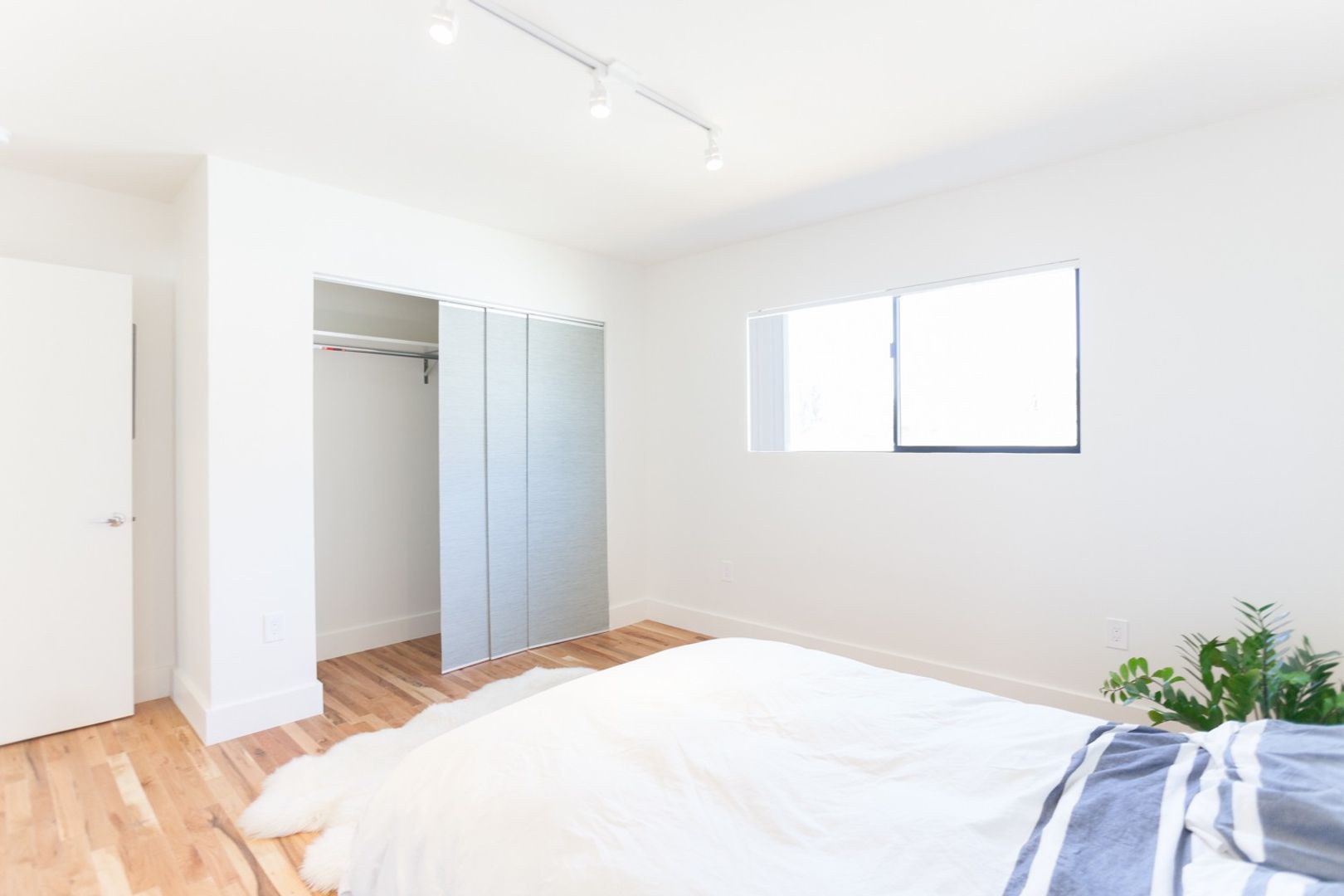 LOS ANGELES Apartment: 807 N. MADISON AVE.