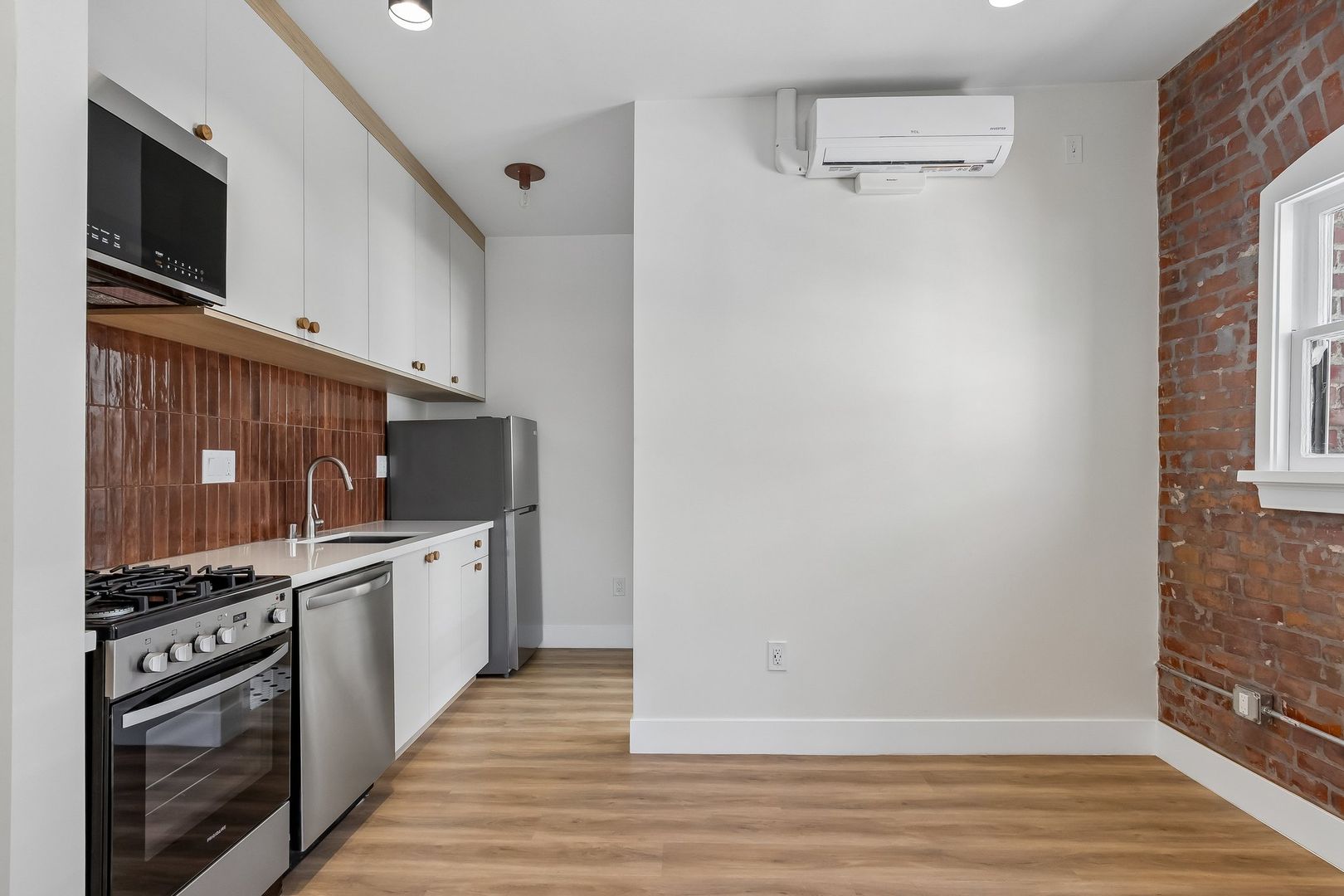 LOS ANGELES Apartment: 4452 FINLEY AVE