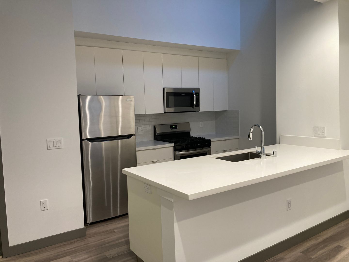 LOS ANGELES Apartment: 161 S. NORMANDIE AVE