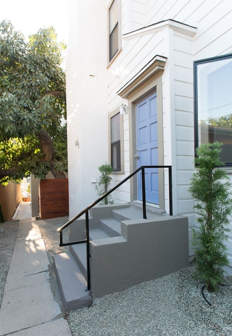 LOS ANGELES Apartment: 134 S CORONADO ST